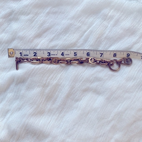 Michael Kors Chunky Toggle Clasp - Picture 4 of 4